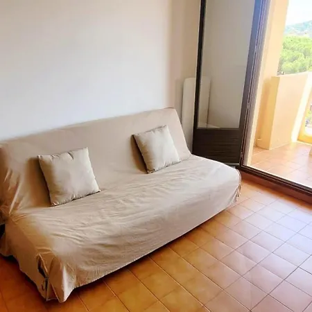 Comfortable 40 M With Sea View شقة *