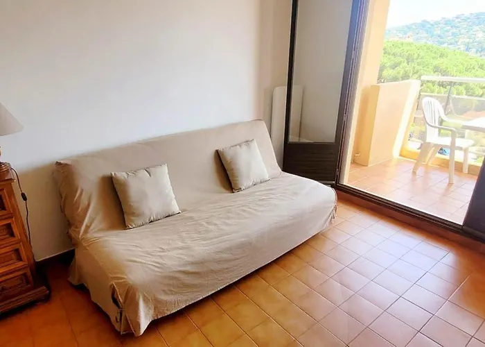 Comfortable 40 M With Sea View شقة *