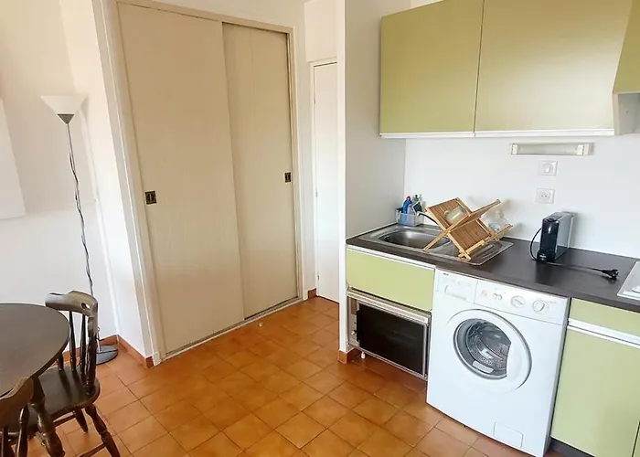 Comfortable 40 M With Sea View