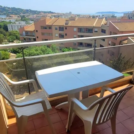 Comfortable 40 M With Sea View דירה סן-מקסים