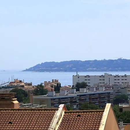 Comfortable 40 M With Sea View