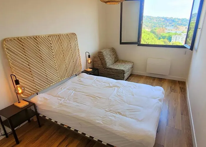 Comfortable 40 M With Sea View *