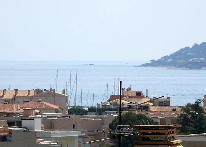 Comfortable 40 M With Sea View *